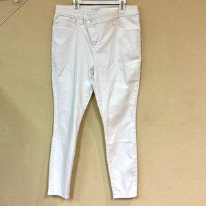 Good American Good Legs white overlap button jeans size 31
